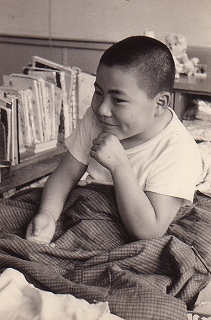 「お母さんの骨をもらって歩けた」